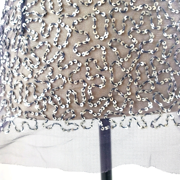 โจBeautiful Passport Navy Blue Embroidery Mesh Topโจ - Picture 5 of 8